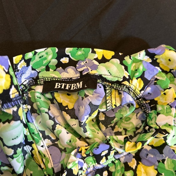 Floral Print Blouses (2) - Picture 2 of 11